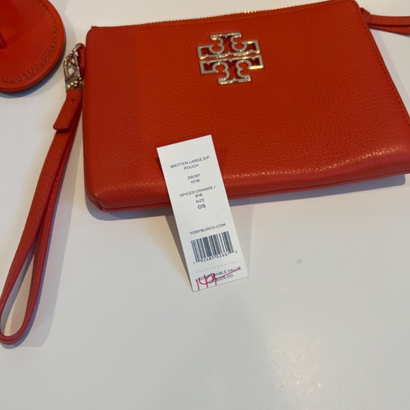 Spicy orange sandals and wristlet - Picture 4 of 5